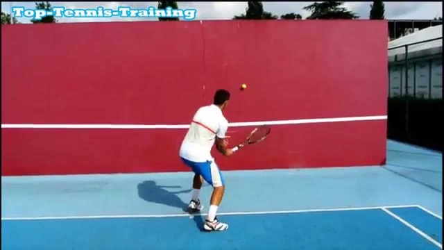 Tenis cu peretele